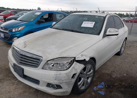 2009 Mercedes-Benz C 300 Luxury/Sport z USA, uszkodzony, nr VIN WDDGF54X29R046428